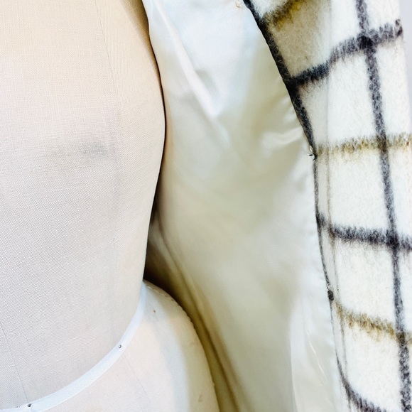 Vintage Pure Wool Peacoat - Double Breasted. - Picture 7 of 11